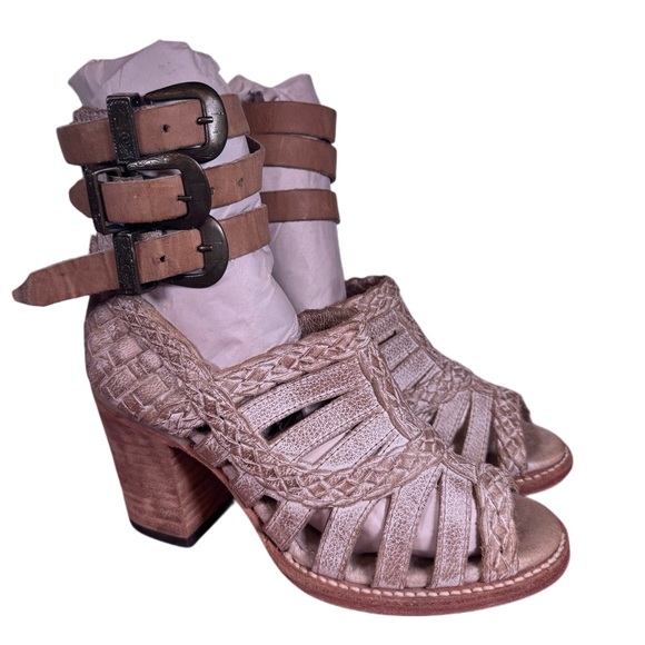 🦄 ONE OF A KIND FREEBIRD SANDALS 7 - Picture 3 of 5